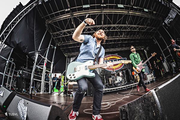 The Get Up Kids head to The Bee for a full night of alternative rock