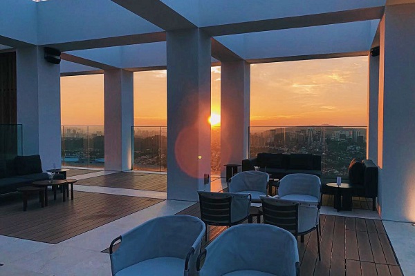 Laid back luxury at rooftop bar The Lido